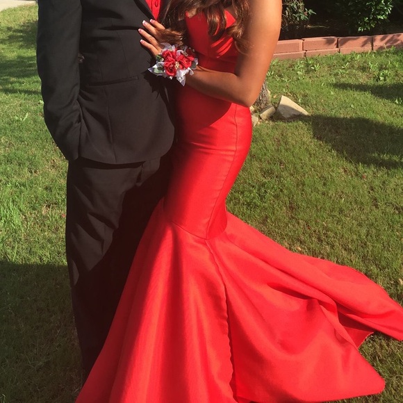 Red mermaid prom dress - Picture 2 of 5